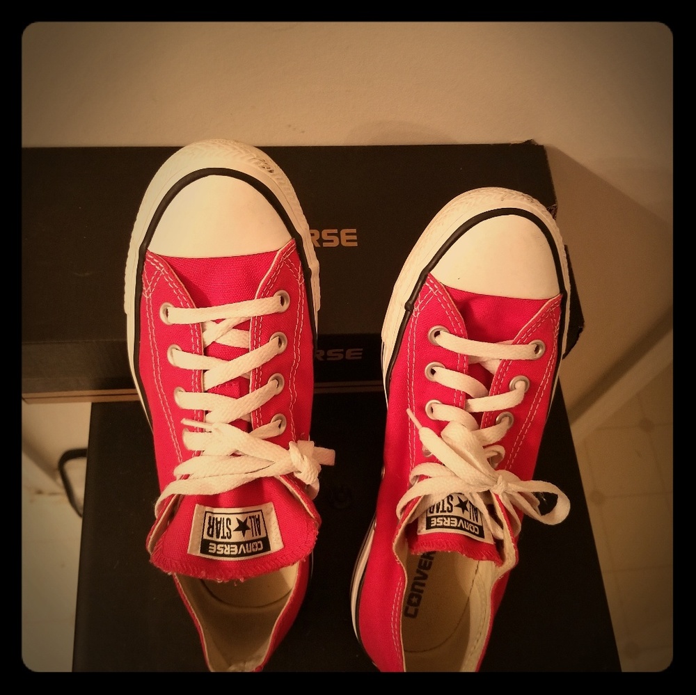 Converse Chuck Taylor (Red not pink)